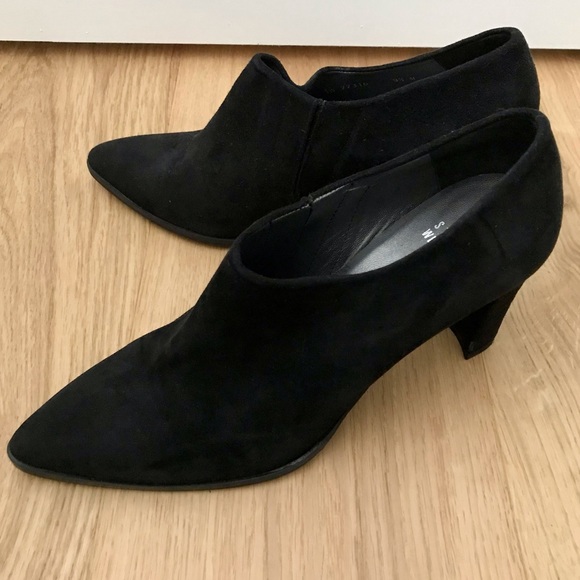 Stuart Weitzman ankle booties - Picture 2 of 2